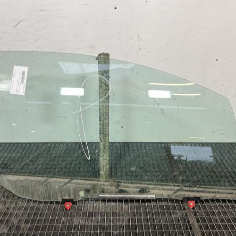 Vitre avant droit TOYOTA YARIS 3 Photo n°1