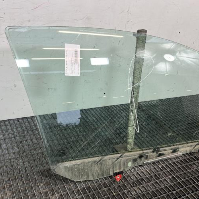 Vitre avant droit TOYOTA YARIS 3 Photo n°3