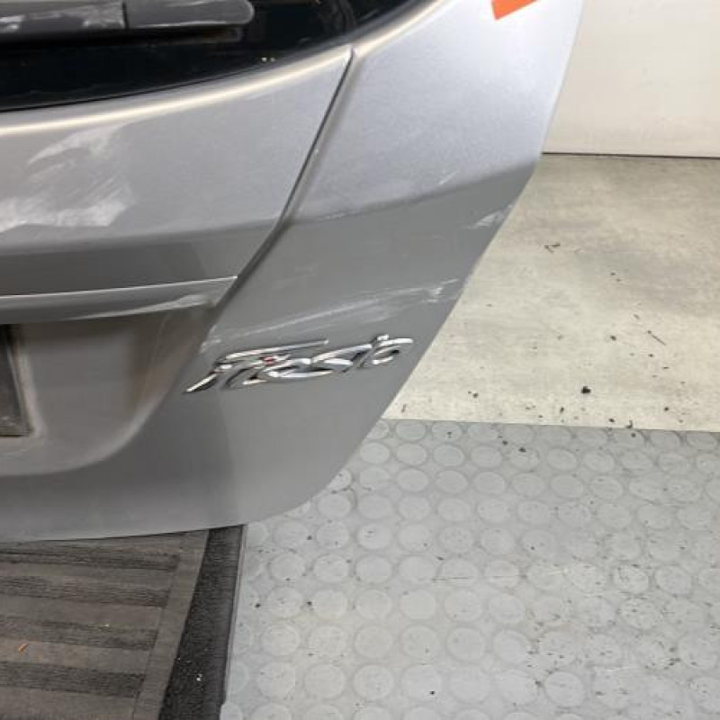 Malle/Hayon arriere FORD FIESTA 6 Photo n°6