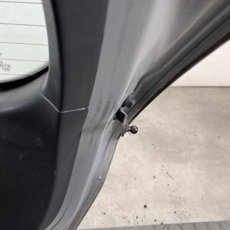 Malle/Hayon arriere FORD FIESTA 6 Photo n°10