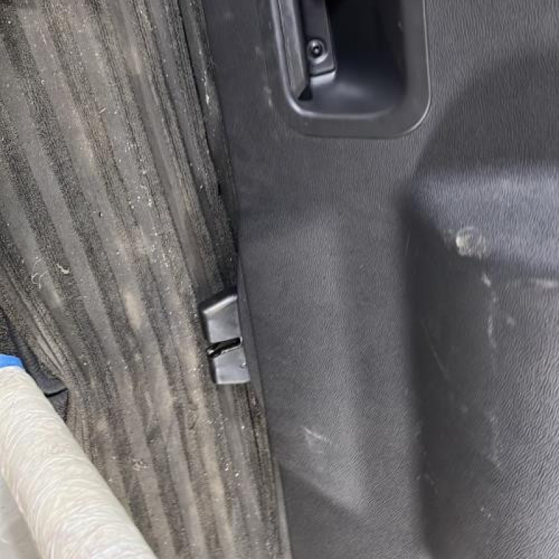 Malle/Hayon arriere FORD FIESTA 6 Photo n°12