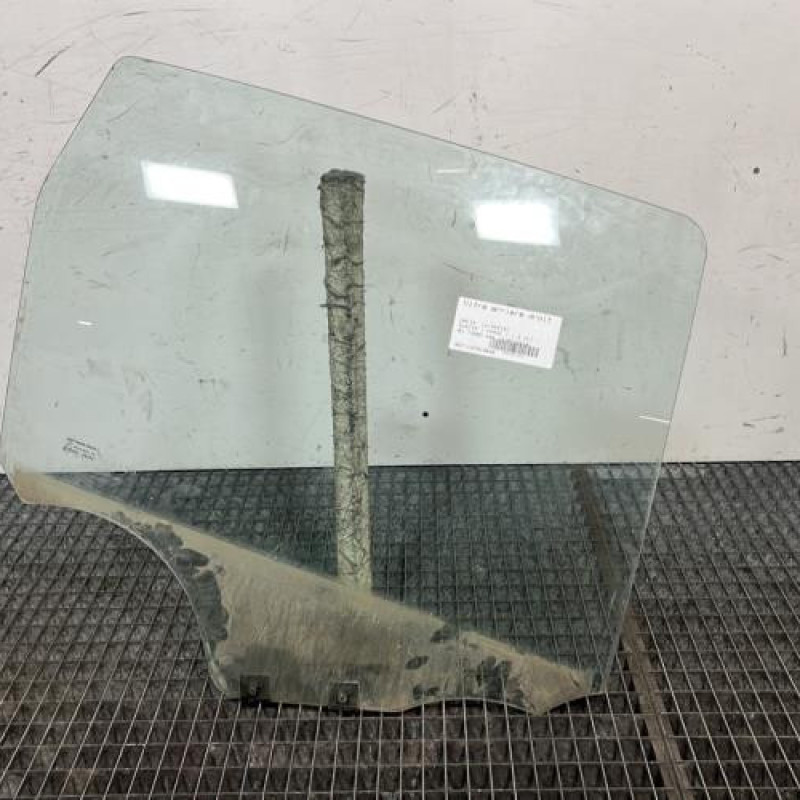 Vitre arriere droit DACIA DUSTER 1 Photo n°1