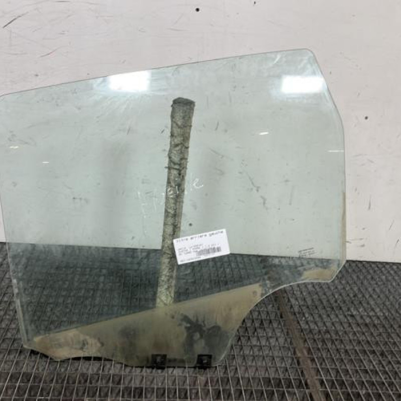 Vitre arriere gauche DACIA DUSTER 1 Photo n°1