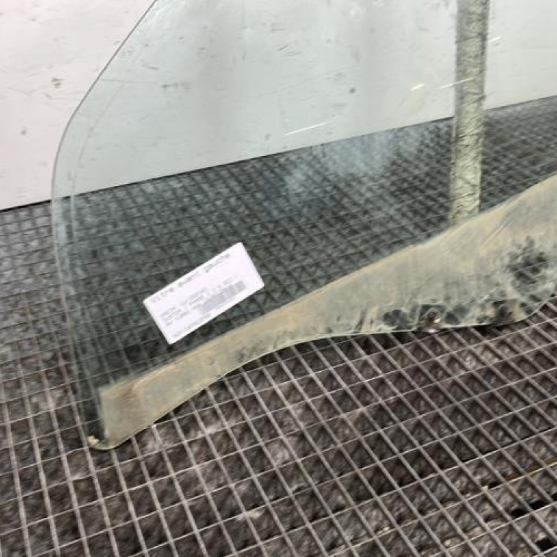 Vitre avant gauche DACIA DUSTER 1 Photo n°2