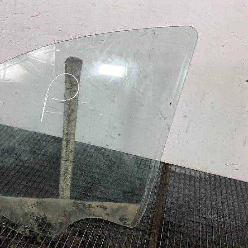 Vitre avant gauche DACIA DUSTER 1 Photo n°3