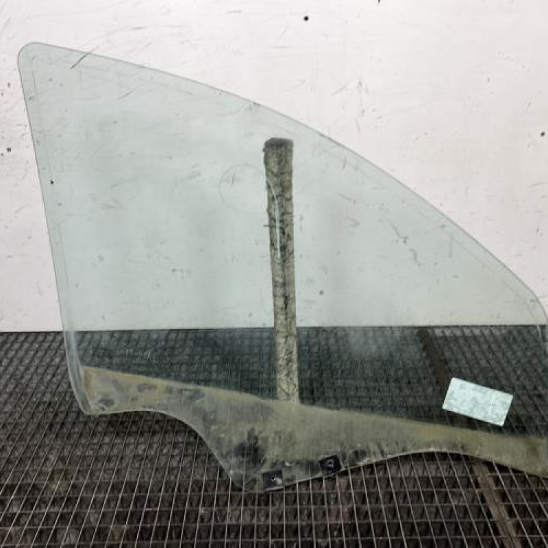 Vitre avant gauche DACIA DUSTER 1 Photo n°4