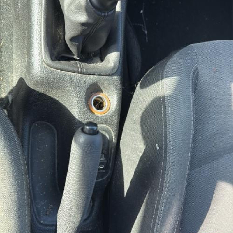 Bouton de warning PEUGEOT 206 Photo n°15