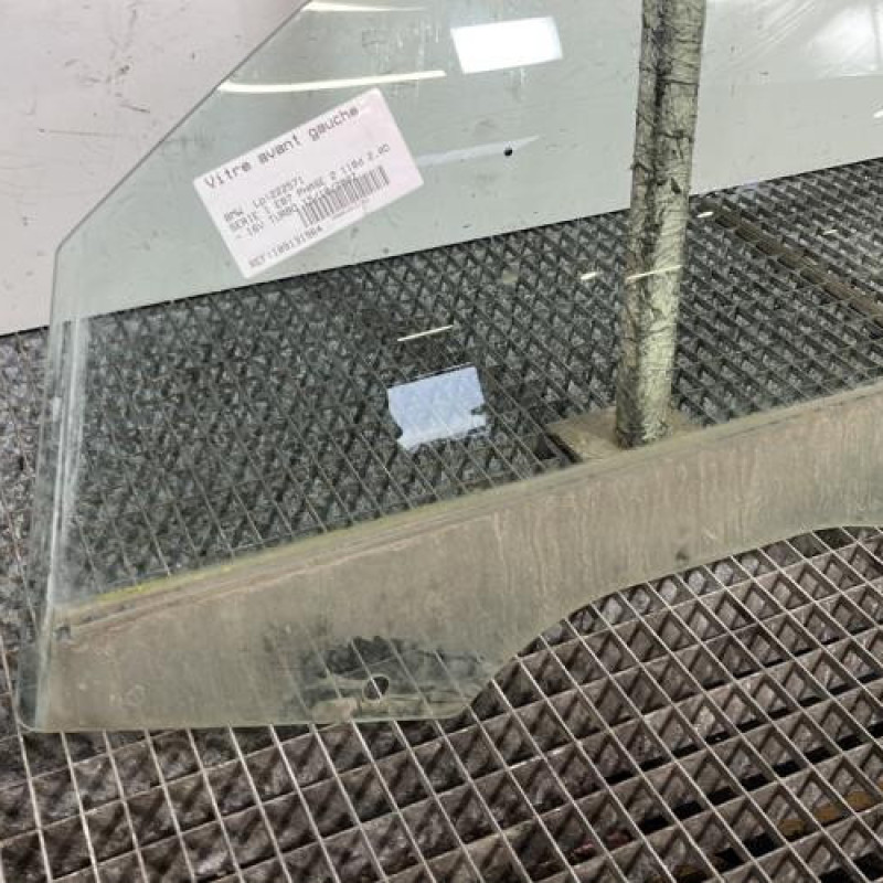 Vitre avant gauche BMW SERIE 1 E87 Photo n°2