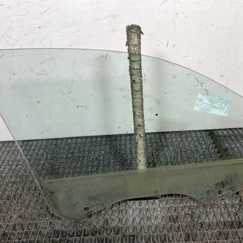 Vitre avant gauche BMW SERIE 1 E87 Photo n°4