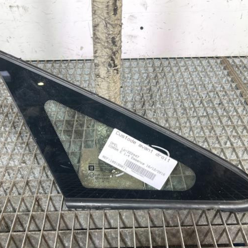 Custode avant droit OPEL CORSA E Photo n°1