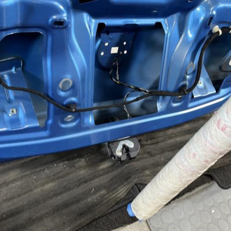 Malle/Hayon arriere OPEL CORSA E Photo n°10