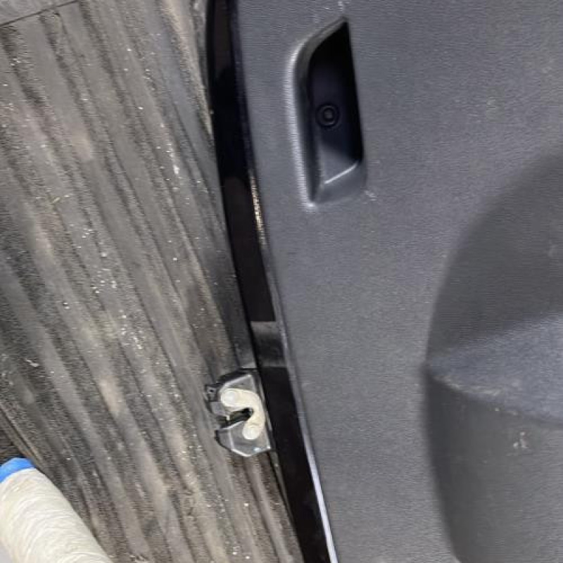 Malle/Hayon arriere OPEL CORSA D Photo n°10