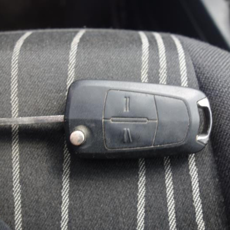 Malle/Hayon arriere OPEL CORSA D Photo n°13