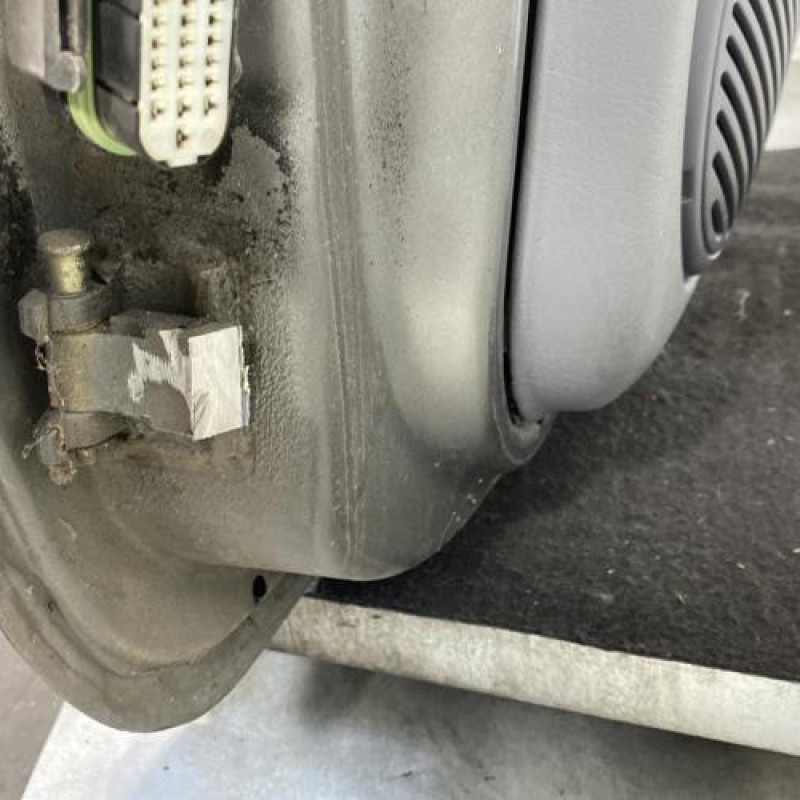 Porte avant droit RENAULT CLIO 2 Photo n°6