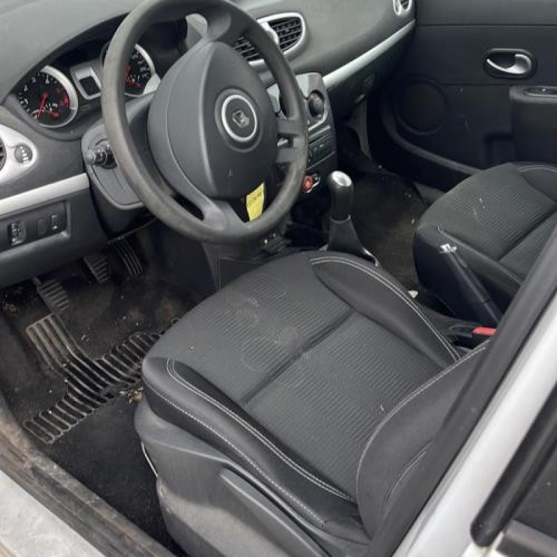 Malle/Hayon arriere RENAULT CLIO 3 Photo n°20