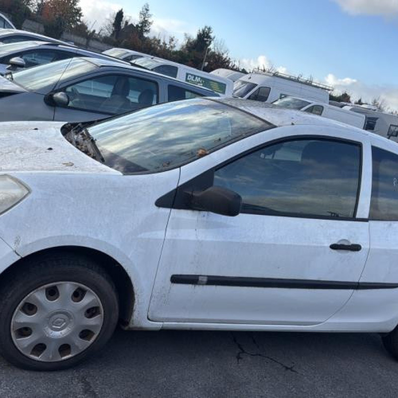 Aile avant gauche RENAULT CLIO 3 Photo n°16