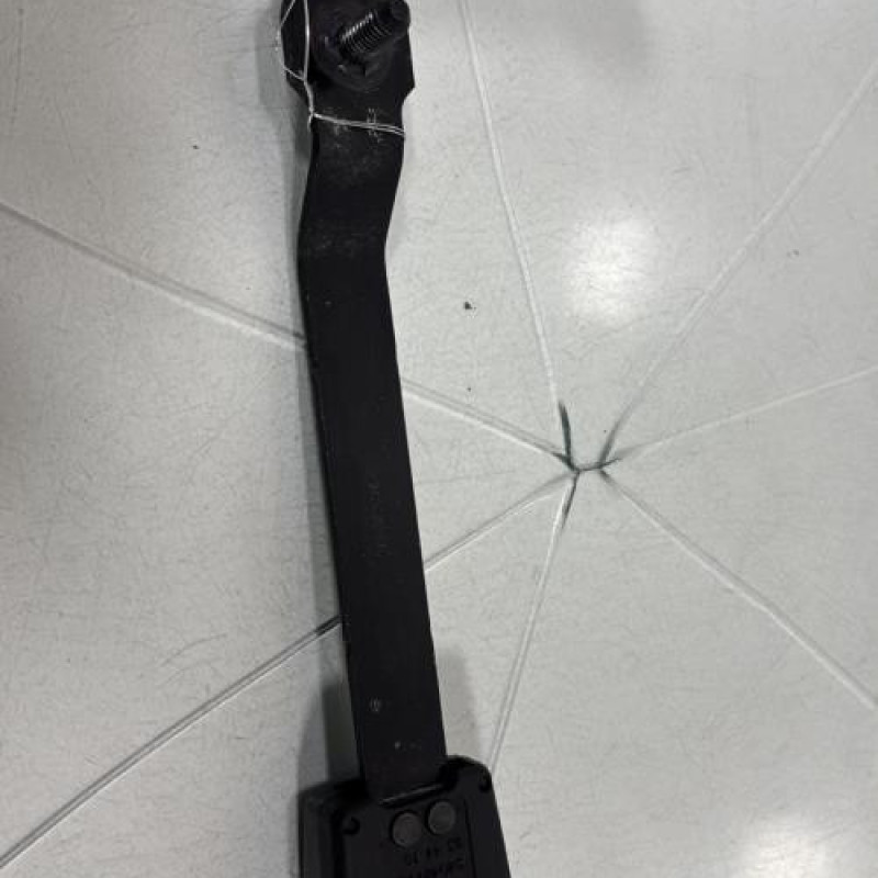 Attache ceinture avant droit RENAULT CLIO 3 Photo n°1