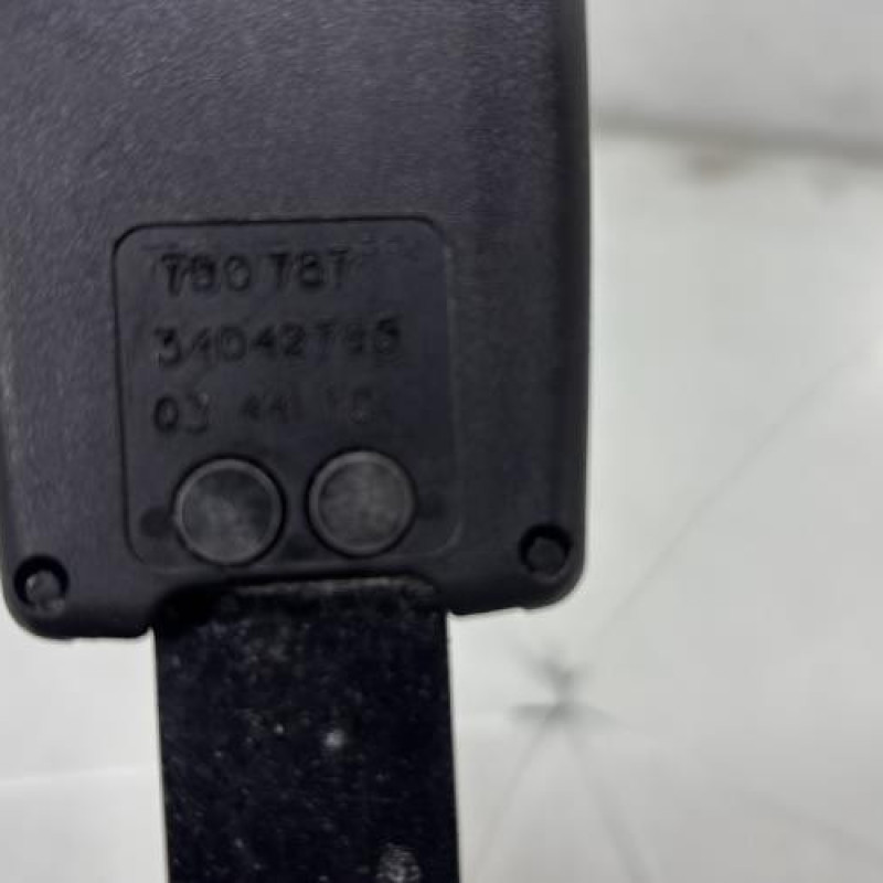 Attache ceinture avant droit RENAULT CLIO 3 Photo n°4
