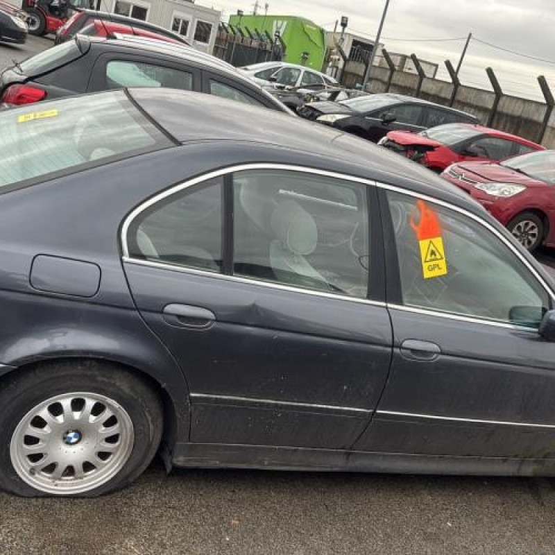 Attache ceinture arriere droit BMW SERIE 5 E39 Photo n°9