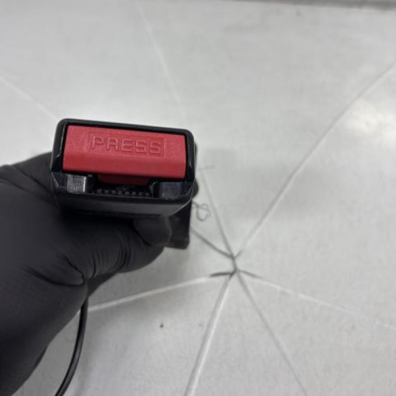 Attache ceinture arriere gauche PEUGEOT 207 Photo n°4