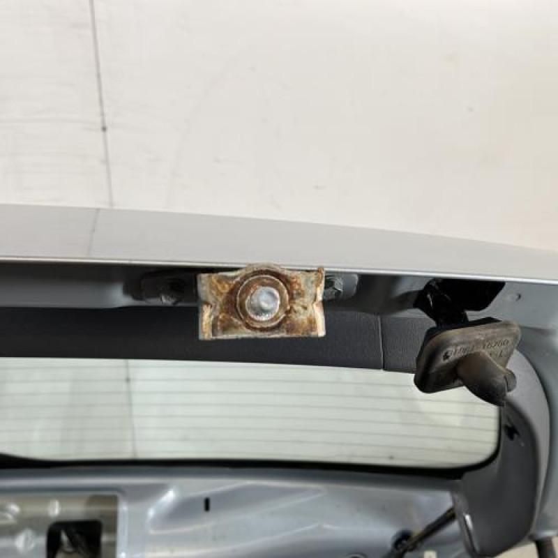 Malle/Hayon arriere KIA RIO 2 Photo n°8