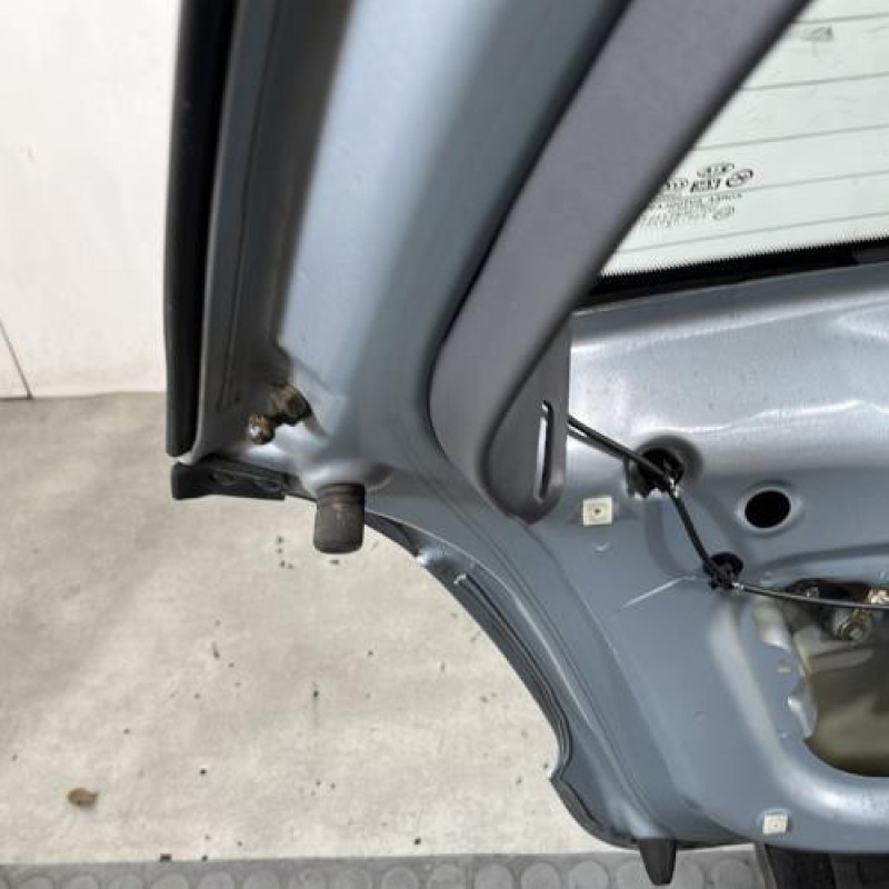 Malle/Hayon arriere KIA RIO 2 Photo n°10