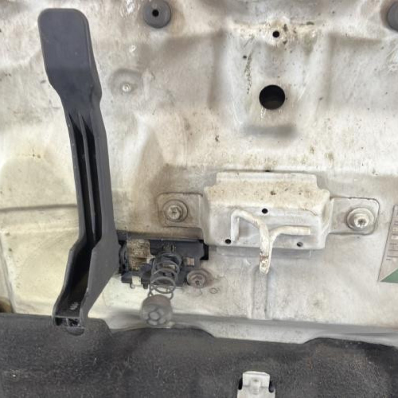 Capot RENAULT MEGANE 3 Photo n°8