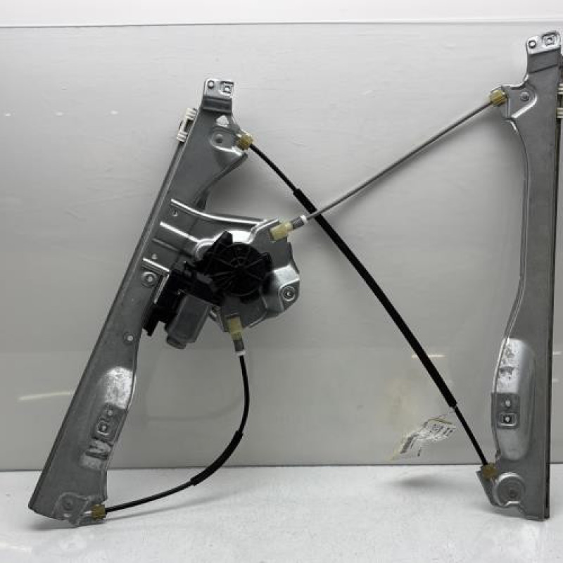 Leve vitre electrique avant droit RENAULT CLIO 3 Photo n°1