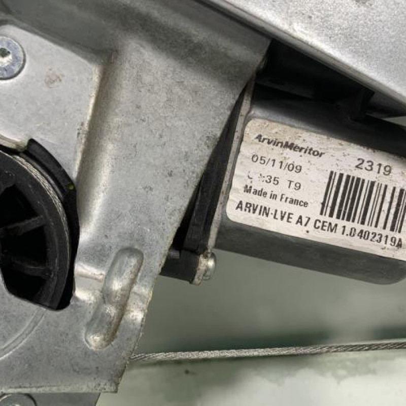 Leve vitre electrique arriere gauche PEUGEOT 207 Photo n°3