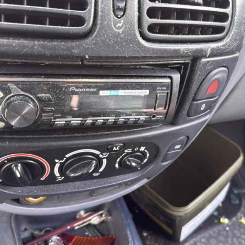 Leve vitre electrique avant droit RENAULT MEGANE 1 Photo n°20