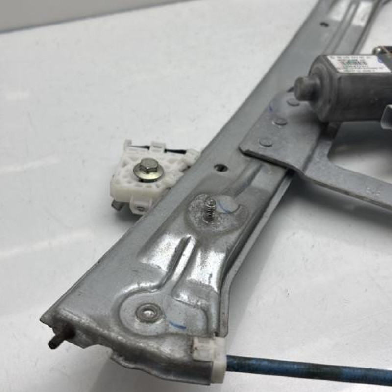 Leve vitre electrique avant droit PEUGEOT 208 1 Photo n°2