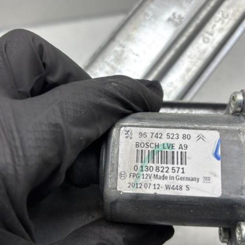 Leve vitre electrique avant droit PEUGEOT 208 1 Photo n°8