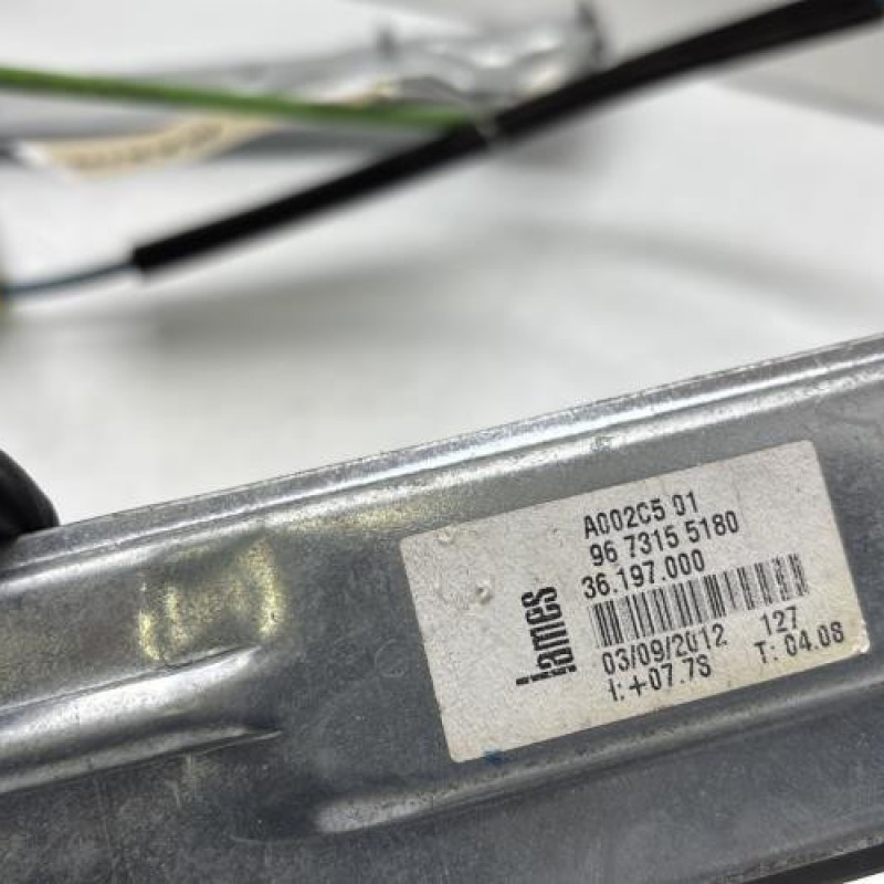 Leve vitre electrique avant droit PEUGEOT 208 1 Photo n°9