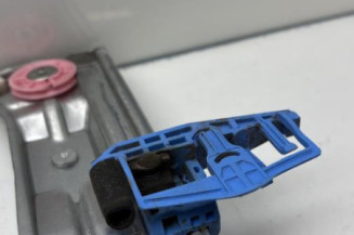 Leve vitre electrique avant droit PEUGEOT 208 1