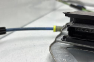 Leve vitre electrique avant gauche PEUGEOT 208 1