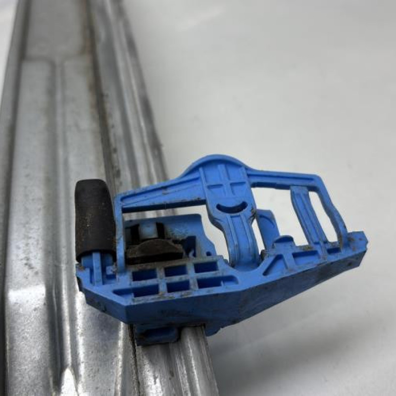 Leve vitre electrique avant gauche PEUGEOT 208 1 Photo n°12