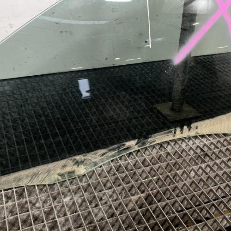 Vitre avant gauche VOLKSWAGEN GOLF 6 Photo n°2