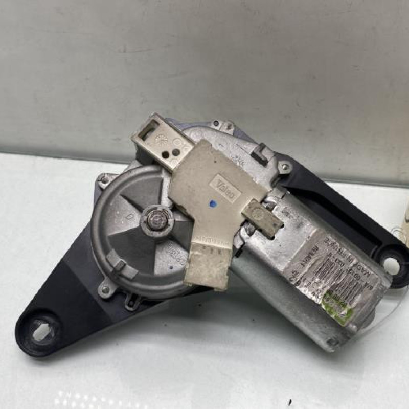 Moteur essuie glace arriere RENAULT CLIO 2 Photo n°2
