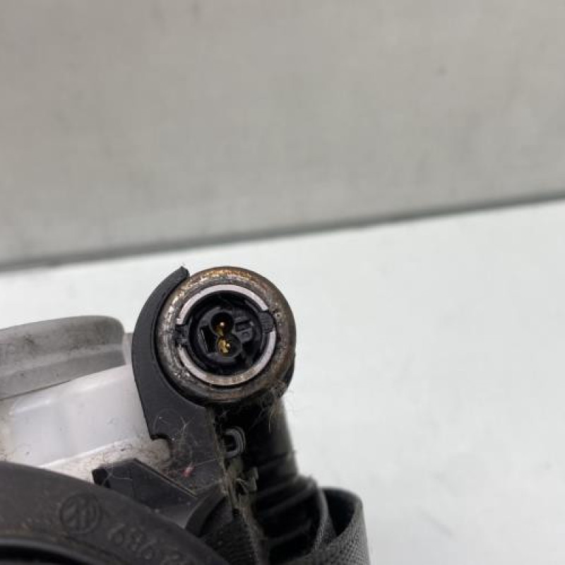 Pretensionneur de ceinture avant droit AUDI A1 1 Photo n°4