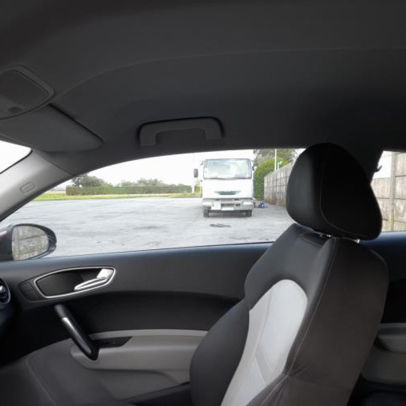 Pretensionneur de ceinture avant gauche AUDI A1 1 Photo n°16