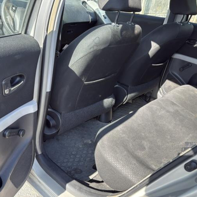 Pretensionneur de ceinture avant droit TOYOTA YARIS 2 Photo n°17