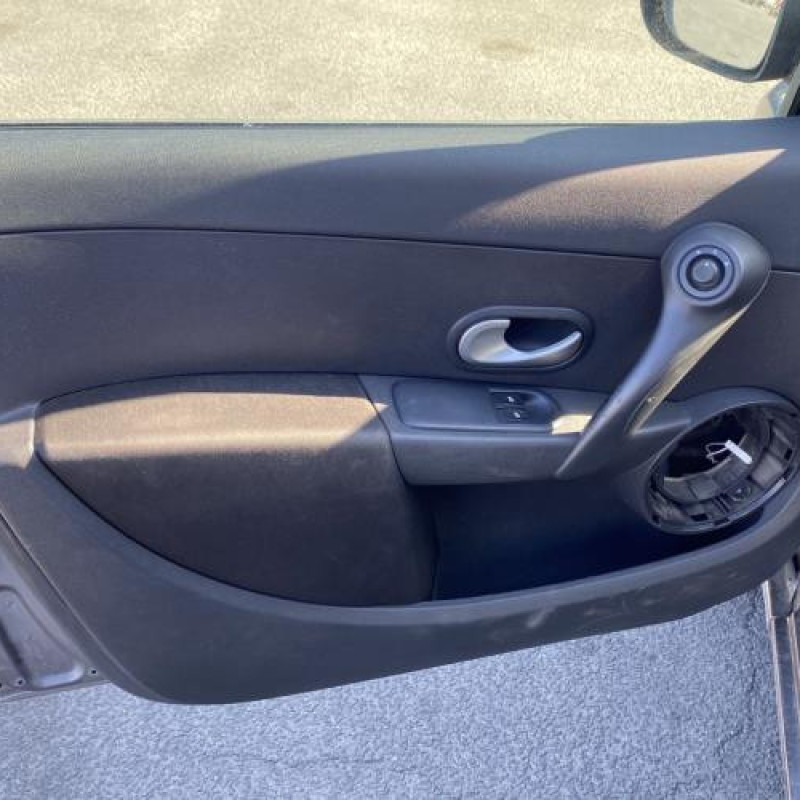 Trappe d'essence RENAULT CLIO 3 Photo n°12