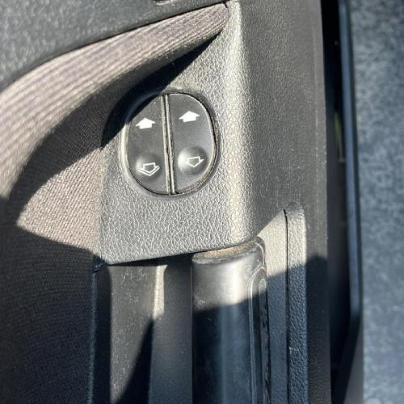 Malle/Hayon arriere FORD FUSION Photo n°12