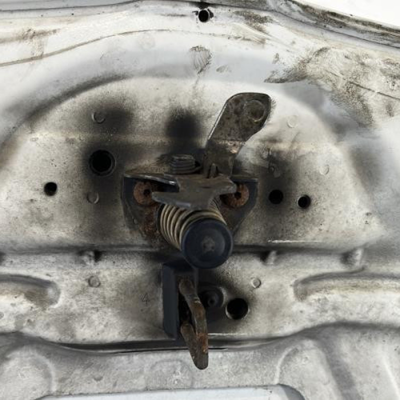 Capot BMW SERIE 1 E87 Photo n°8