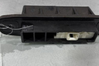 Bouton de coffre TOYOTA AURIS 1