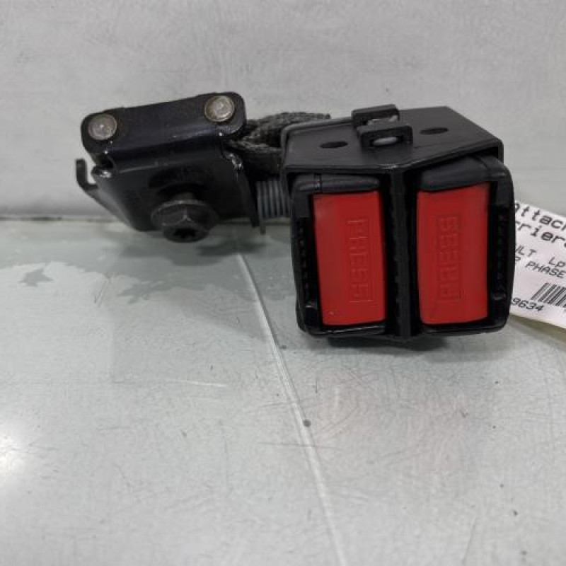 Attache ceinture arriere droit RENAULT CLIO 2 Photo n°1