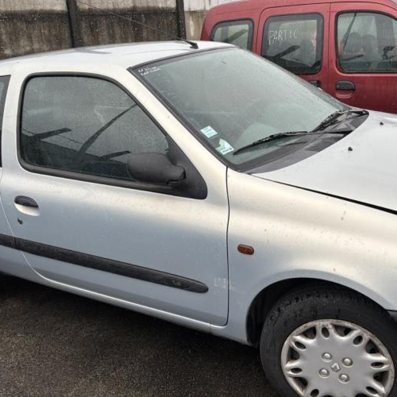 Attache ceinture arriere droit RENAULT CLIO 2 Photo n°12