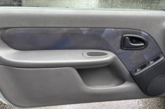 Attache ceinture arriere droit RENAULT CLIO 2