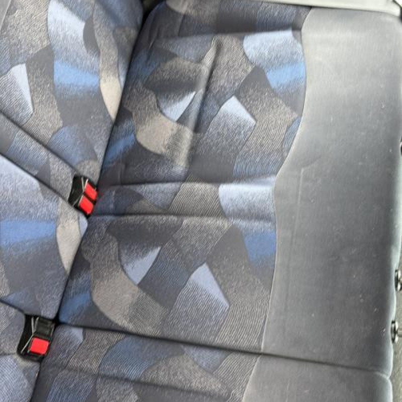 Attache ceinture arriere droit RENAULT CLIO 2 Photo n°17