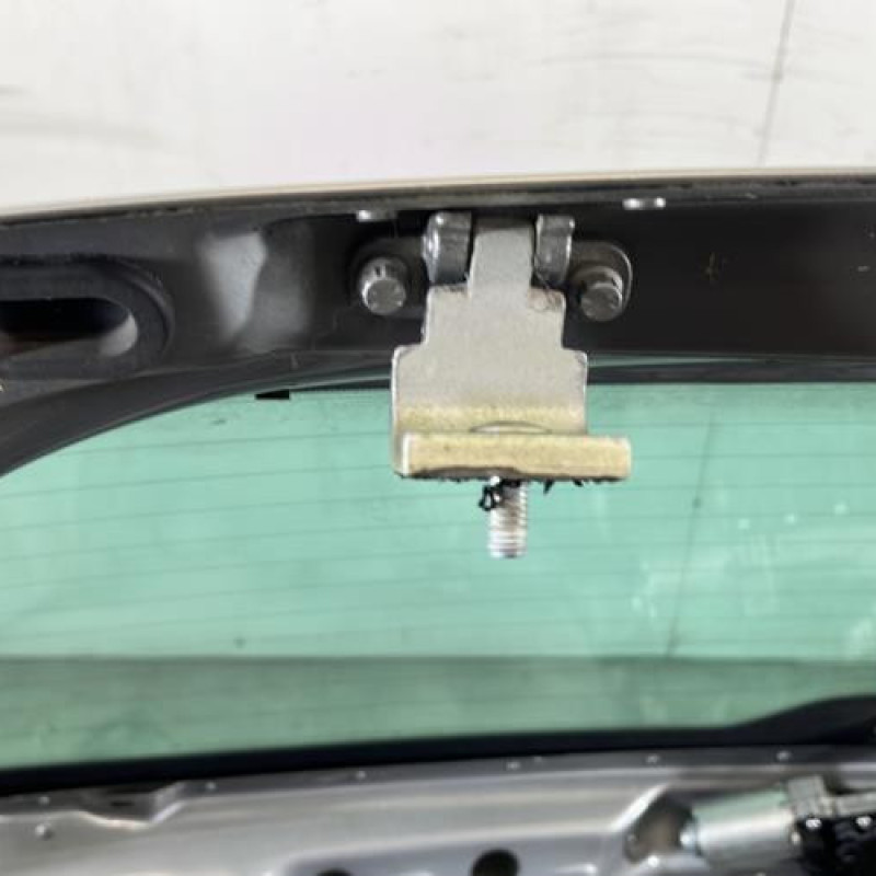 Malle/Hayon arriere VOLKSWAGEN POLO 4 Photo n°7